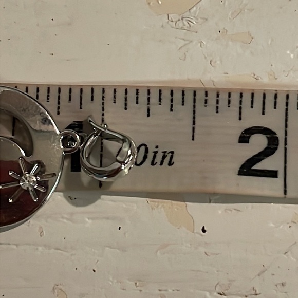 1.25” silver tone open round charm pendant w/crystal & jump hoop - Picture 9 of 10